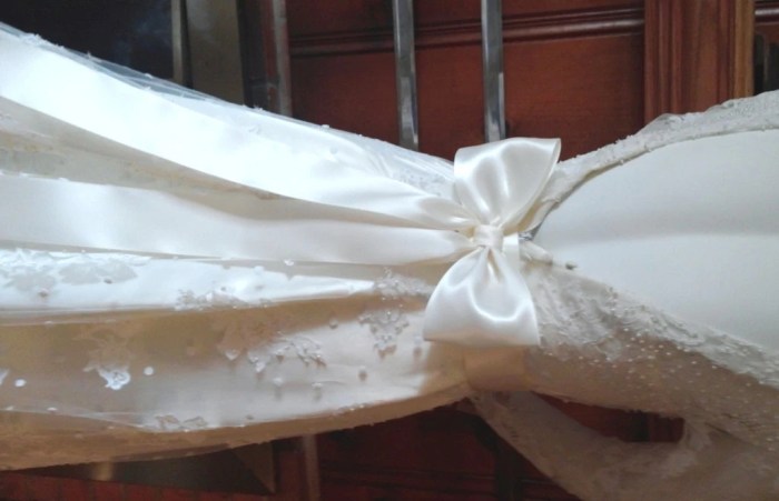 Wedding dress with bow